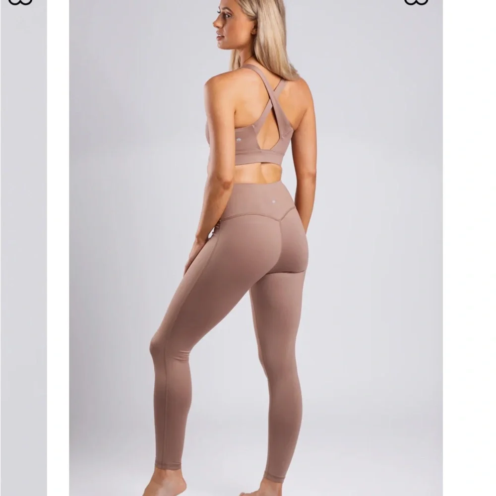 High-Waist Sculpting Leggings in Taupe Booty by Brabants S